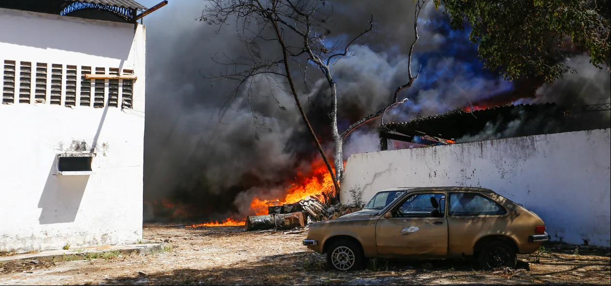 O incêndio deve demorar três dias para ser controlado