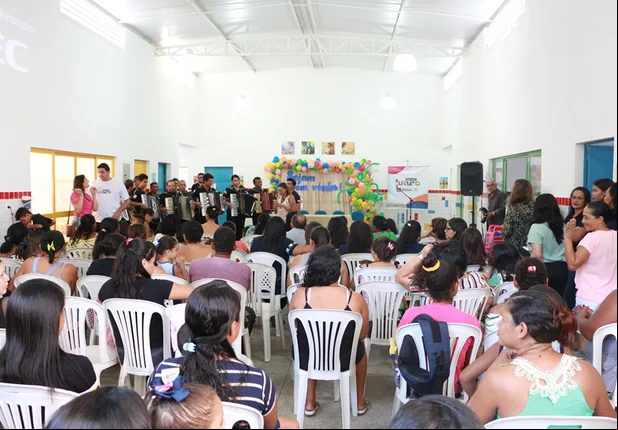 Firmino Filho inaugura creche no Povoado Taboca do Pau Ferrado