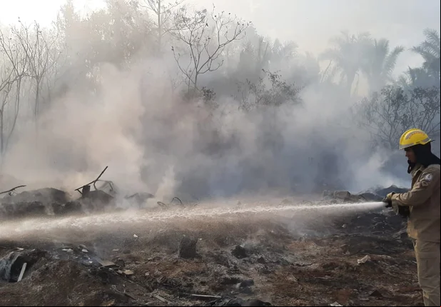 Incêndio no aterro sanitário em Esperantina