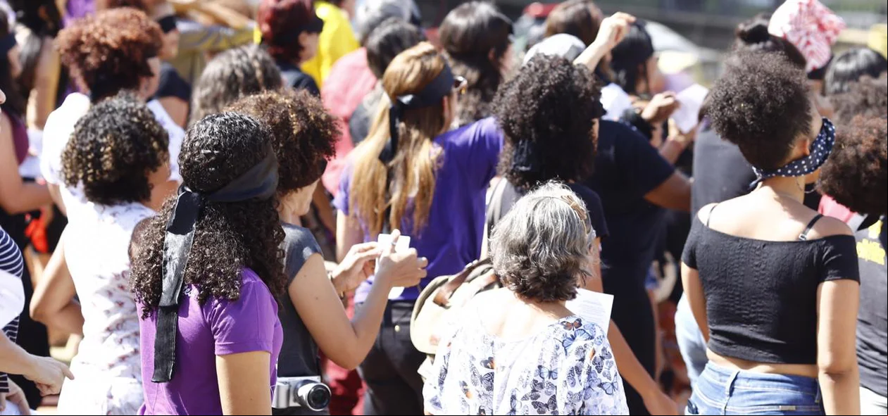 Mulheres protestam contra violência às mulheres