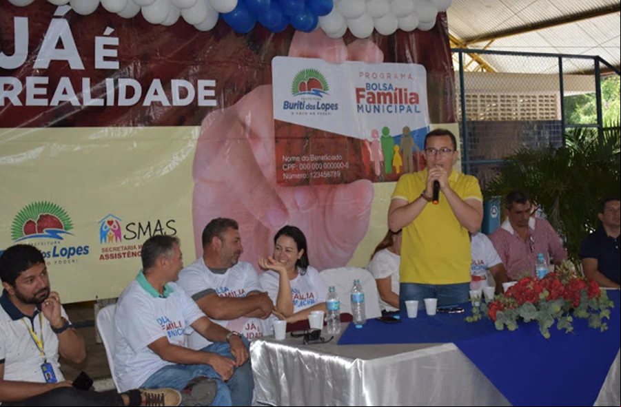 Júnior Percy discursa durante evento em Buriti dos Lopes