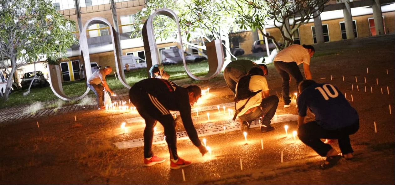 Manifestação na frente da Alepi