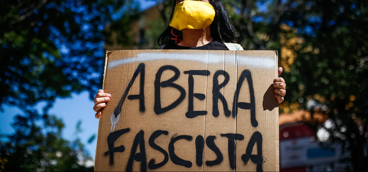 Faixa abera fascista 