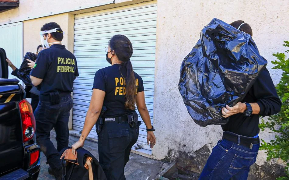 Agentes da Polícia Federal