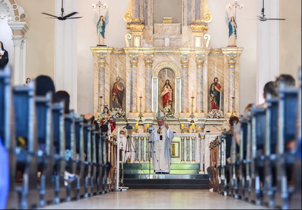 Dom Jacinto celebra missa pelo aniversário de Teresina