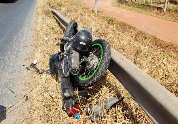 Acidente entre carro e moto deixa uma pessoa ferida na BR 343