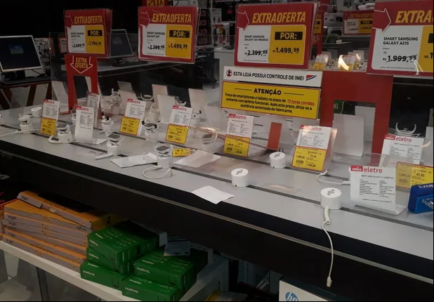 Bandidos roubam aparelhos eletrônicos no Extra da zona leste