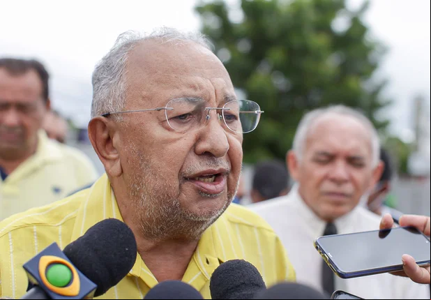 Dr. Pessoa na obra do novo Mercado do Renascença II