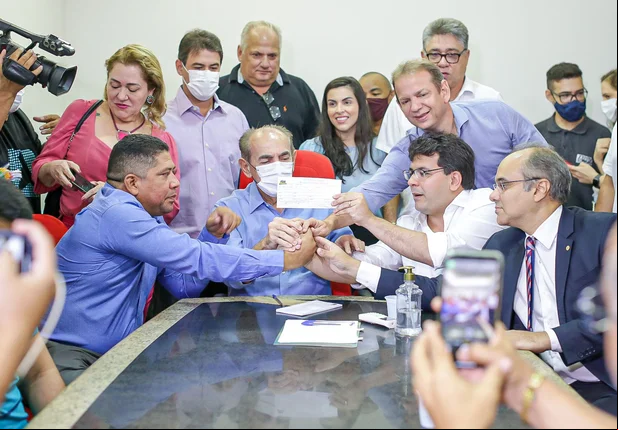 Prefeito de Madeiro Pedro Filho se filia ao MDB