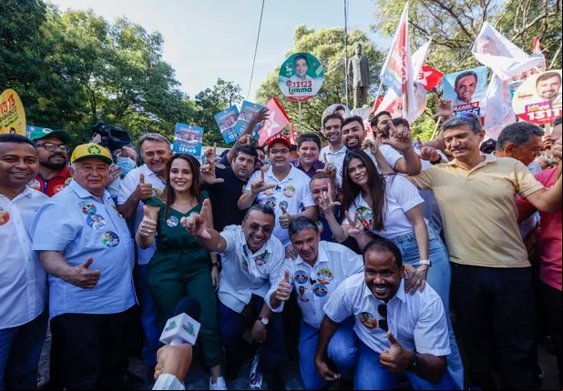 Rafael e Wellington Dias realizam caminhada no Centro de Teresina