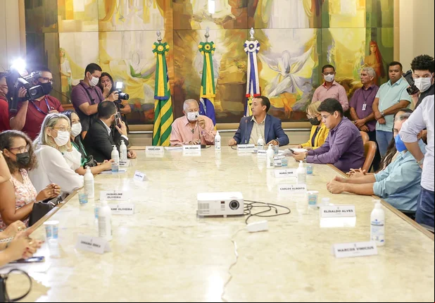 Dr. Pessoa empossa conselheiros do Fundeb