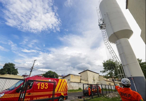 Pintor morreu após cair dentro da caixa d'água em Teresina