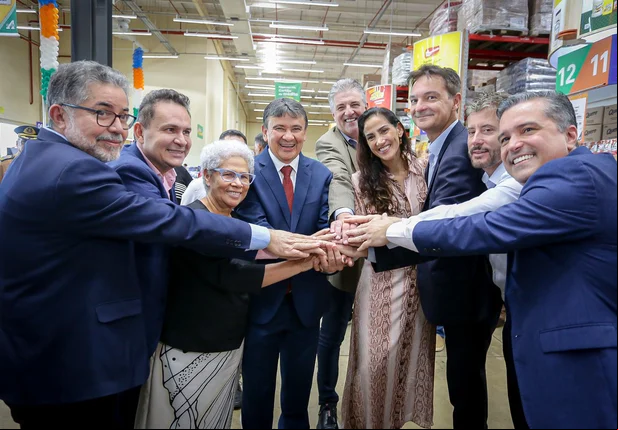 Wellington Dias assina acordo de geração de empregos com o Carrefour