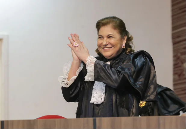 Basiliça Alves da Silva é empossada desembargadora no TRT