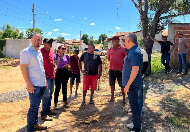 Prefeito Valdecir Júnior acompanha obras em Curimatá