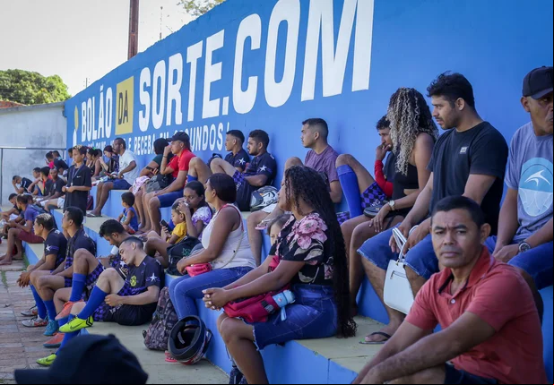 Ação social no clube do Sitricom pelo Dia Nacional da Construção Civil