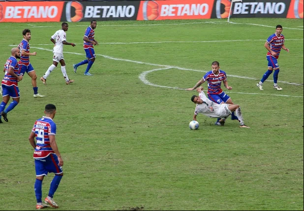 Fortaleza vence e elimina Flu-PI da Copa do Brasil em jogo de 2 dias