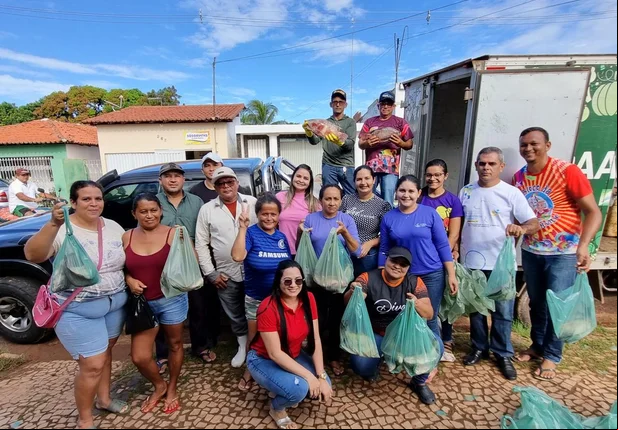 Prefeitura Municipal distribui peixes para população de Joaquim Pires
