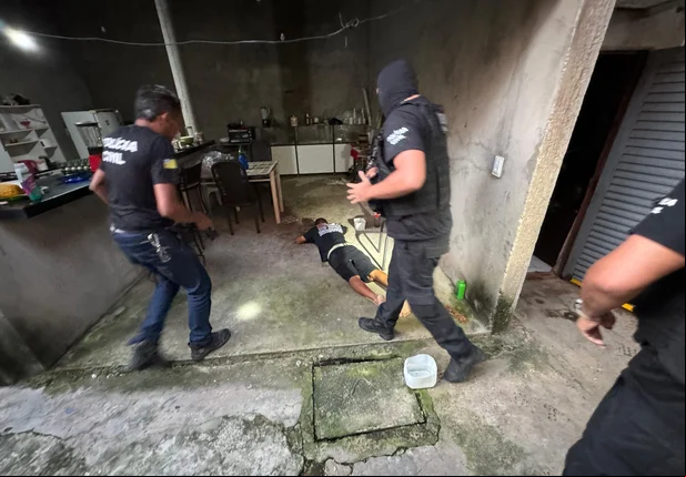 Polícia deflagra Operação Cerco Fechado e prende mais de 75 pessoas