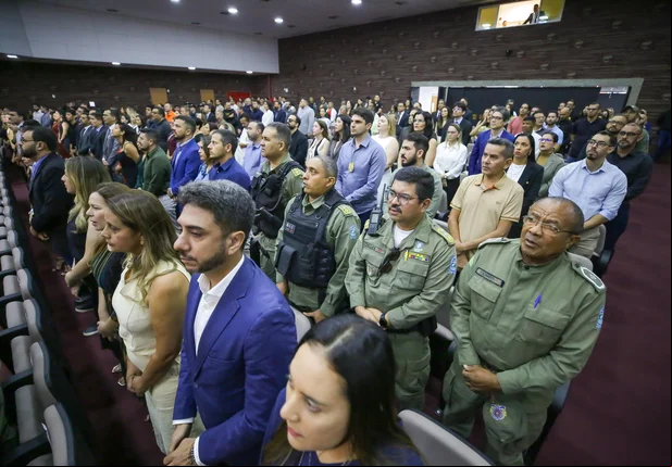 Secretaria entrega Medalha do Mérito Policial a 58 homenageados