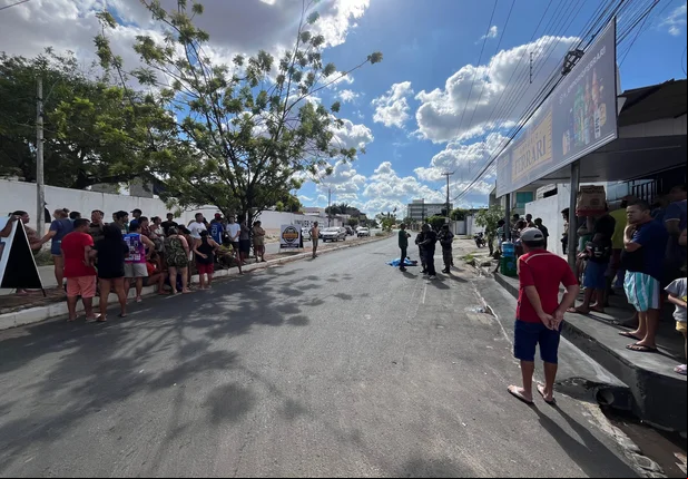 Policial reage a assalto e mata bandido em bar na zona sul de Teresina
