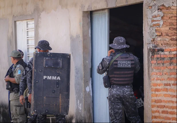 Policial tem surto psicótico dentro de casa em Timon