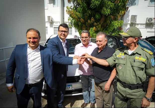 Secretário Chico Lucas entrega viaturas para Segurança Pública